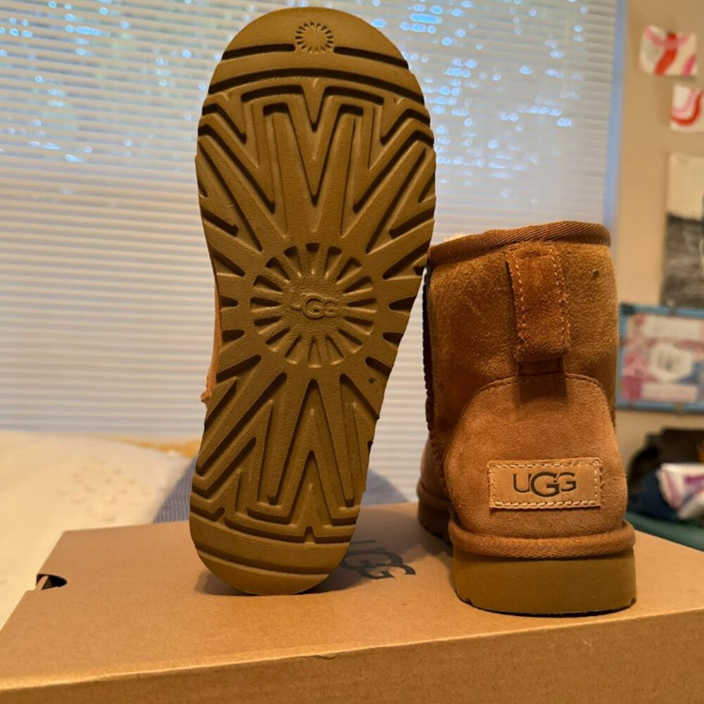 classic UGG mini